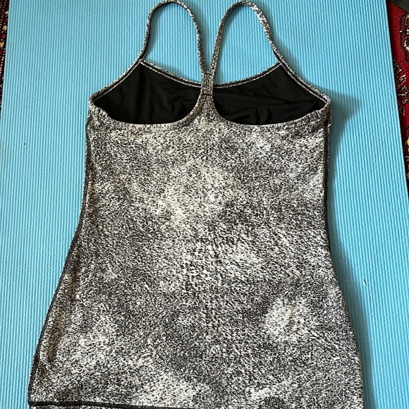 Lululemon Power Y tank top, size 8 - Picture 4 of 8